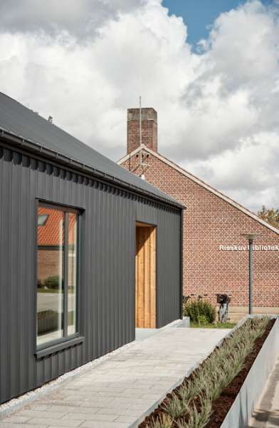 Steel and wood annex for extra space for ‘loaning out’ at Risskov Library, Risskov Bibliotek - Fortebakken 1, 8240 Risskov